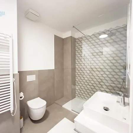 Blue Life 3b Tirabora Short Rent, Con Parcheggio Privato * Trieste