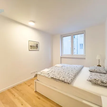 Blue Life 3b Tirabora Short Rent, Con Parcheggio Privato Trieste